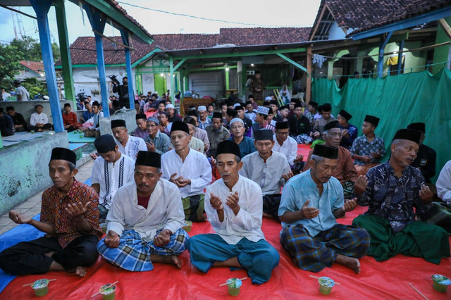 Relawan Ganjar Sejati memperingati malam Nuzulul Quran dan buka puasa bersama di Pondok Pesantren Nurul Iman Az-Zahra, Desa Langensari, Kecamatan Langensari, Kota Banjar, Jawa Barat, Selasa (11/4/2023). Foto: Dok. Istimewa