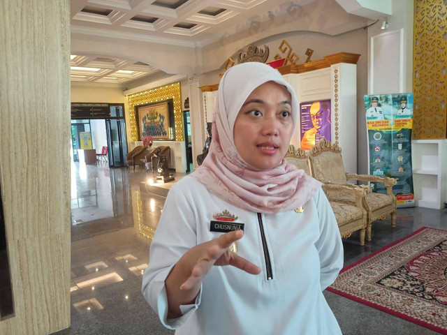 Wakil Gubernur Lampung Chusnunia Chalim saat diwawancarai di kantor Pemprov Lampung, Rabu (12/4). | Foto : Galih Prihantoro/ Lampung Geh