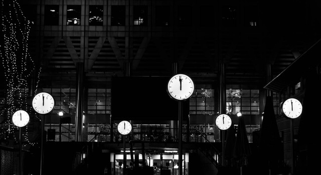 Ilustrasi Midnight Sale 2023. Foto: Unsplash.com/alexandru vicol