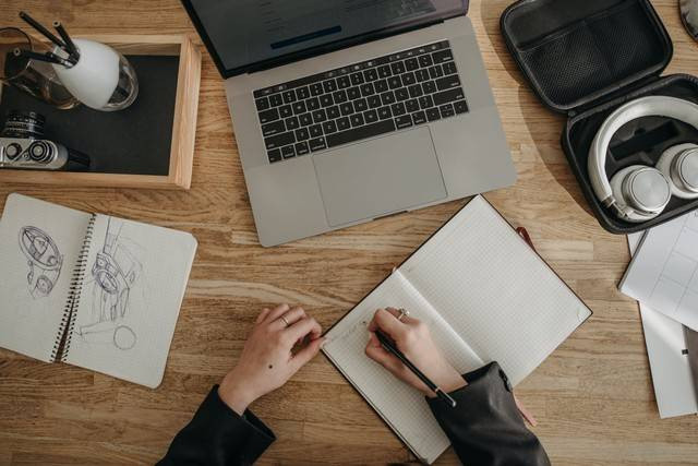 Jelaskan pengertian teks eksplanasi. Foto: Pexels