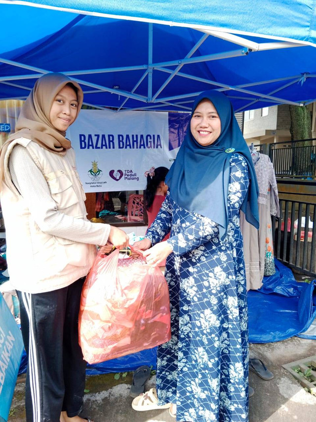 TDA Peduli Malang melaksanakan program Sedekah baju dan bantuan sembako di Kota Batu. dok 