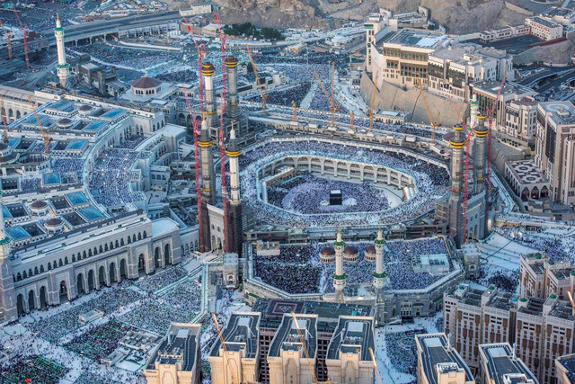 Suasana di Masjidil Haram selama bulan suci Ramadhan, di kota suci Makkah, Arab Saudi, Selasa (11/4/2023). Foto: Saudi Press Agency/Handout via REUTERS