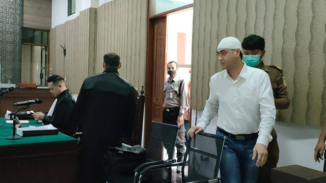 Ferry Irawan jalani sidang dugaan KDRT di PN Kota Kediri, Jawa Timur, Kamis (13/4). Foto: Dok. Istimewa