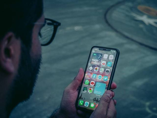  Ilustrasi cara memunculkan Assistive Touch di iPhone. Foto: unsplash.com. 