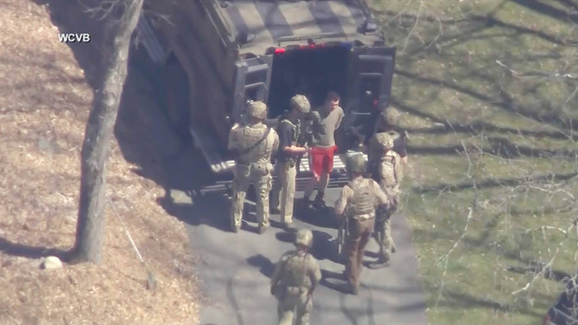 Jack Teixeira saat ditangkap di Dighton, Mass pada Kamis (13/4/2023). Foto: WCVB-TV via AP