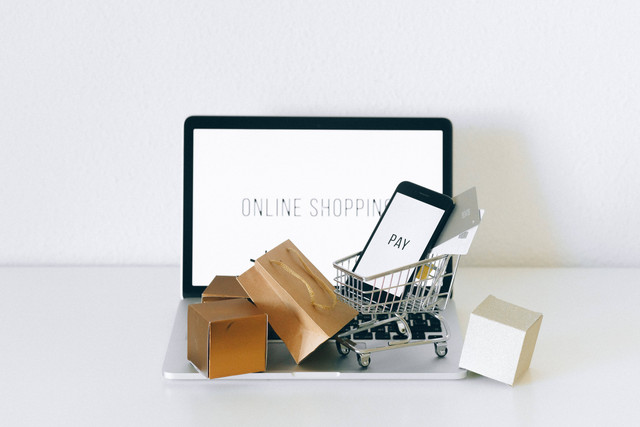 Ilustrasi Cara Kredit HP di Shopee, Foto: Pexels/Nataliya Vaitkevich