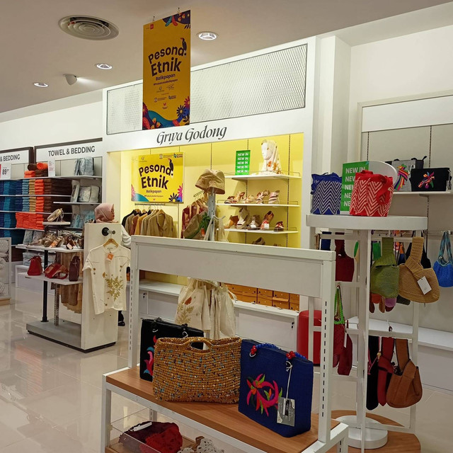 Produk UMKM binaan Rumah BUMN berhasil masuk pasar ritel modern. Foto: Rumah BUMN.