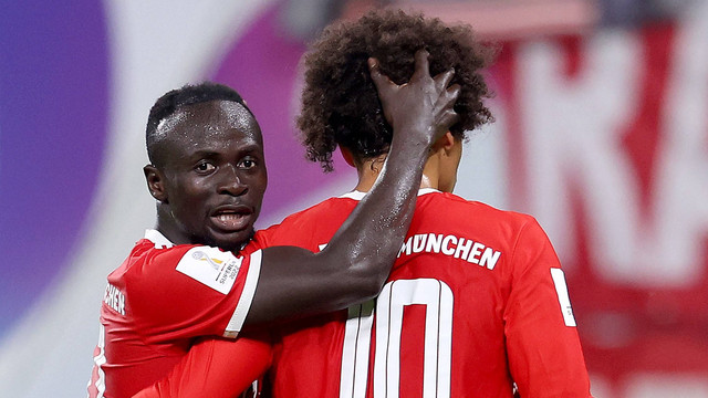 Pemain Bayern Muenchen, Sadio Mane dan Leroy Sane. Foto: Ronny Hartmann / AFP