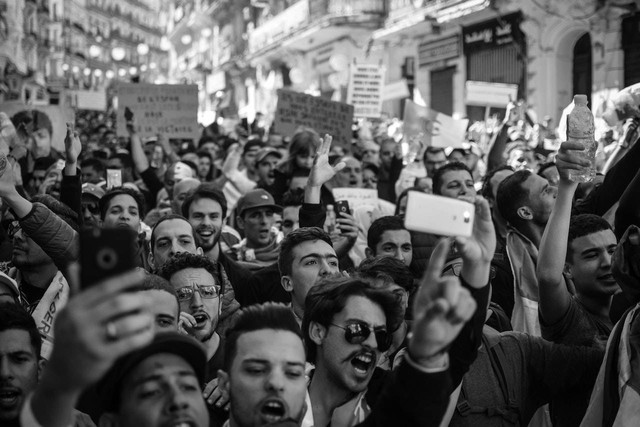 Ilustrasi foto kerumunan immoral crowd. Sumber foto: Pexels 