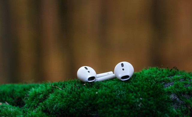 Ilustrasi cara menyambungkan Airpods ke Android. Foto: Andy Kuzma/Pexels.com