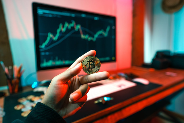 Cara Main Crypto untuk Pemula. Foto: Unsplash/Art Rachen