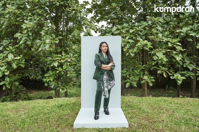 Yura Yunita untuk Role Model kumparanWOMAN bersama Grab Indonesia dan OVO. Foto: Panji Indra, Fashion Stylist: Anantama Putra, Busana: Kate Spade New York, Kain: Happa by Mel Ahyar