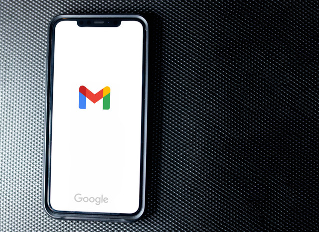 Ilustrasi Cara Buat Email di HP Android. Foto: Unsplash/Solen Feyissa