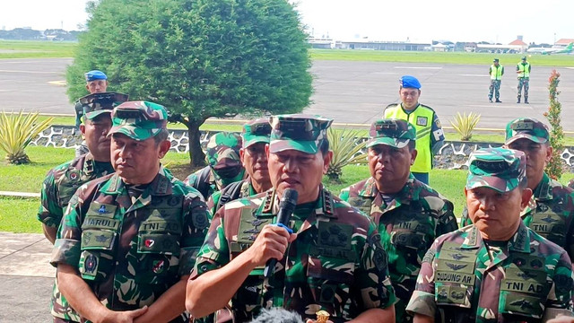 Panglima TNI Laksamana Yudo Margono saat konferensi pers di Base Ops Lanudal Juanda, Surabaya, Selasa (18/4/2023). Foto: Farusma Okta Verdian/kumparan