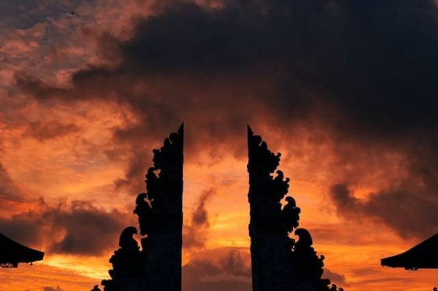 Ilustrasi sejarah pura besakih, sumber foto: Oleg Prachuk by pexels.com