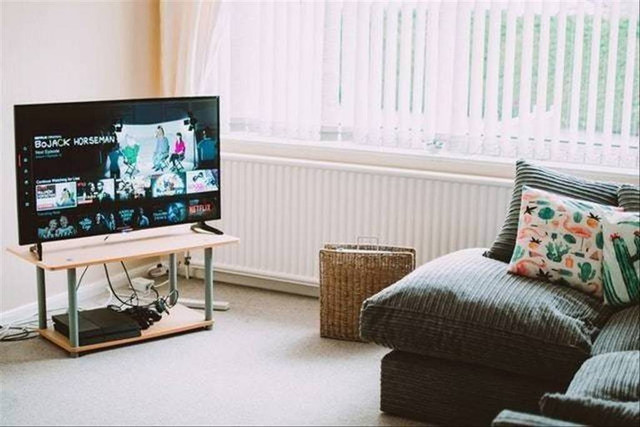 Ilustrasi cara cek TV sudah digital atau belum. Foto: Pexels