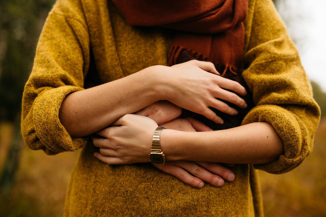 Ilustrasi Hukum Berhubungan Suami Istri Idul Fitri. (Foto: Pablo Heimplatz | Unsplash.com)