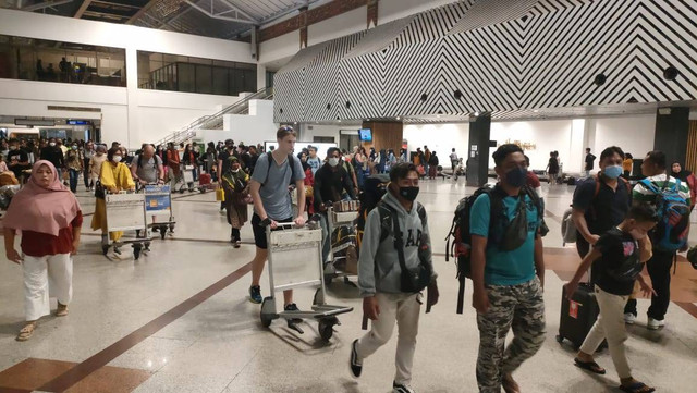 Suasana di Bandara Juanda Surabaya pada H-3 lebaran 2023, Rabu (19/4/2023). Foto: Dok. Humas Angkasa Pura