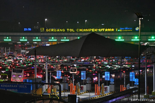 Suasana Gerbang Tol Cikampek Utama, Rabu (19/4). Foto: Kemenhub RI