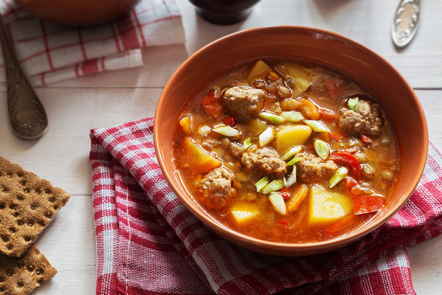 Ilustrasi Sop Bakso. Foto: Unsplash