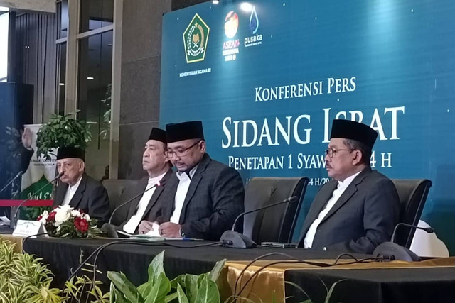 Konferensi Pers Sidang Isbat Penetapan1 Syawal 1444 H oleh Menag Yaqut Cholil Qoumas di Kantor Kemenag, Jakarta, Kamis (20/4/2023). Foto: Zamachsyari/kumparan