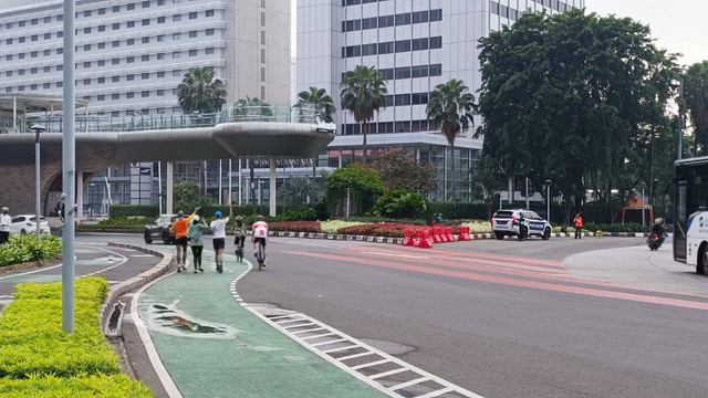 Kondisi sepi di Kawasan Bundaran HI, Jakarta, Jumat (21/4/2023).  Foto: Thomas Bosco/kumparan