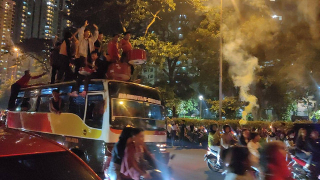 Suasana Jalan Benyamin Sueb, Kemayoran, Jakarta Pusat di malam takbiran, Jumat (21/4/2023). Foto: Jonathan Devin/kumparan