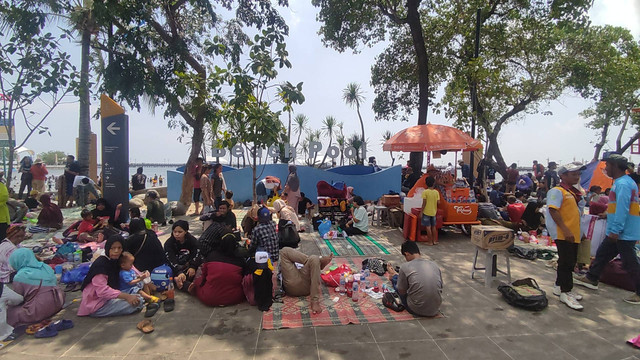 Suasana Pantai Ancol, Jakarta pada Minggu (23/4/2023). Foto: Jonathan Devin/kumparan