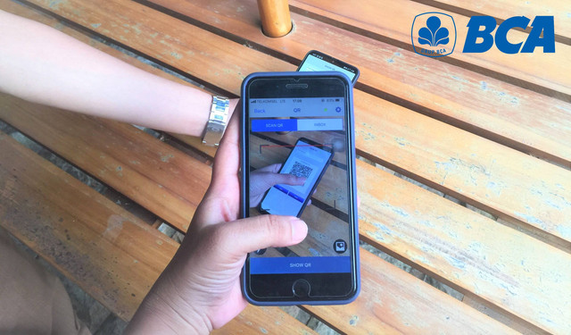 Scan QR BCA Mobile. Foto: Maharani Sagita/kumparan