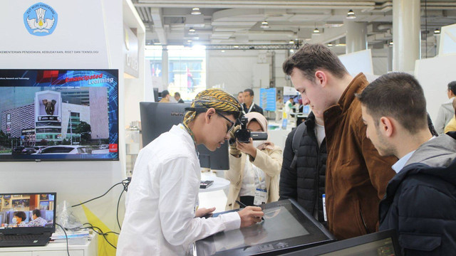 Siswa SMK Raden Umar Said (RUS) di Hannover Messe 2023. Foto: Dok. Istimewa
