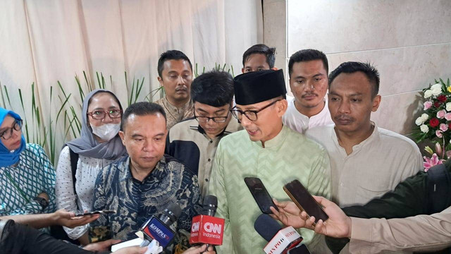 Wakil Ketua Dewan Pembina Sandiaga Uno di open house Ketua DPP Harian Gerindra Sufmi Dasco Ahmad hari kedua Lebaran 2023, Minggu (23/4). Foto: Annisa Thahira Madina/kumparan