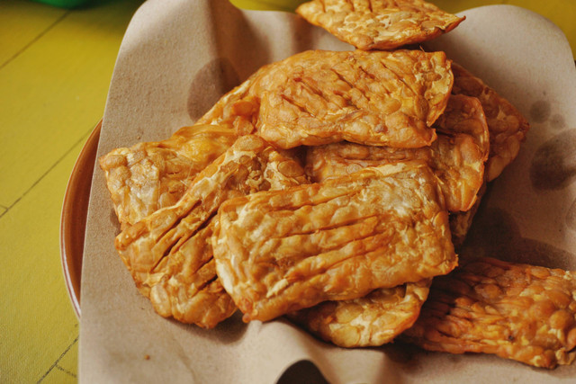 Ilustrasi tempe goreng. Foto: Shutterstock