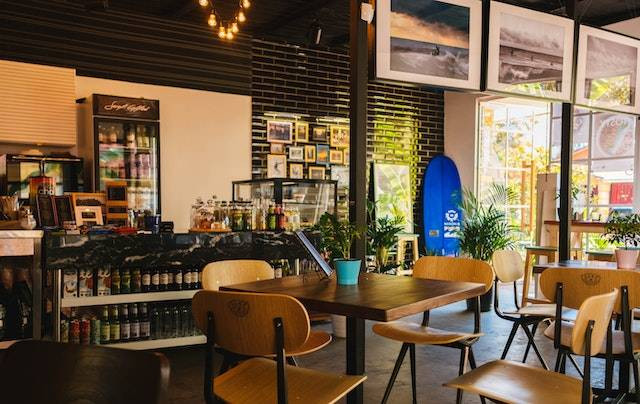 Ilustrasi tempat ngopi di Trawas, sumber foto: Igor Starkov/Pexels