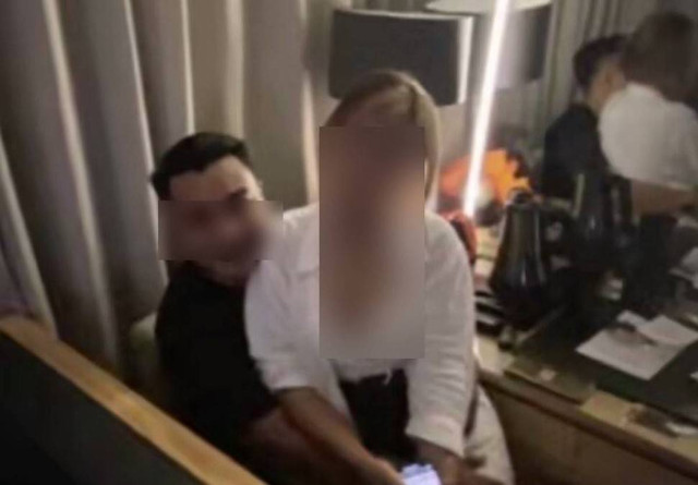 Viral Video Diduga Oknum Anggota DPRD Bojonegoro Pangku Wanita Seksi