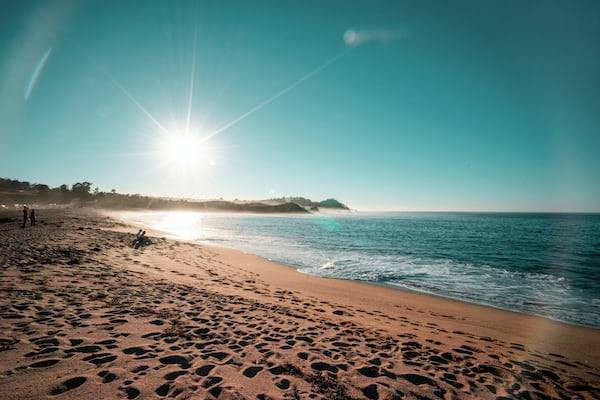 Ilustrasi Pantai Teleng Ria. Sumber: unsplash/Joseph Barrientos