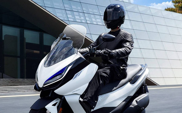 Wujud motor skutik asal China, Zontes ZT500. Foto: Zontes