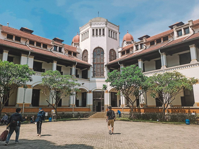 Ilustrasi Artikel tentang Sejarah Lawang Sewu. Sumber: Pexels.com/Alfin Auzikri