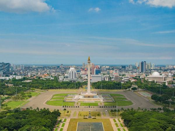 Ilustrasi tempat jalan-jalan di Jakarta. Sumber: unsplash/Affan Fadhlan