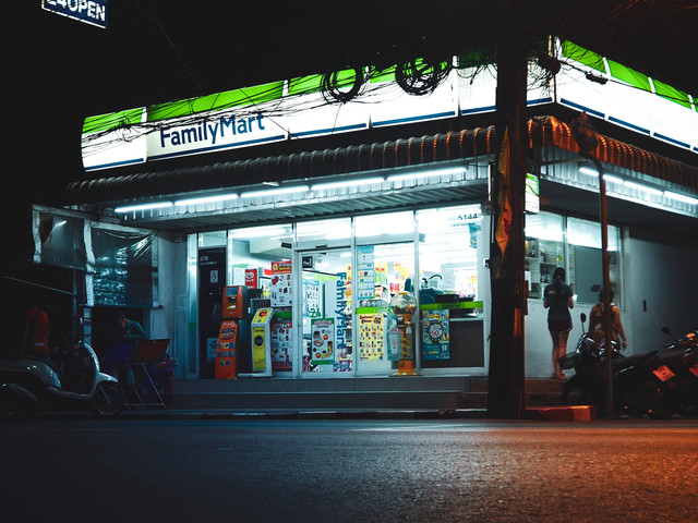 Ilustrasi FamilyMart. Foto: Unsplash