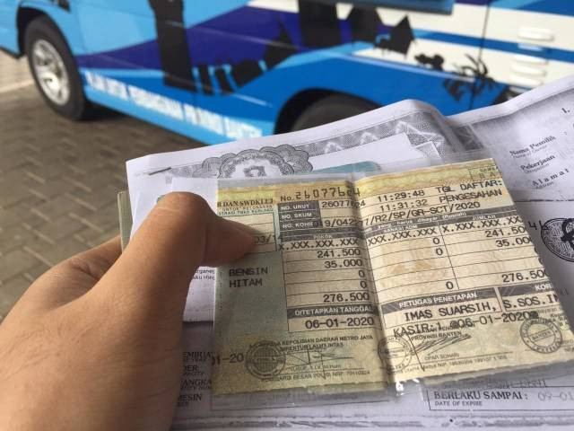 Ilustrasi berkas bayar pajak motor online atas nama orang lain. Foto: Aditya Pratama Niagara/kumparan
