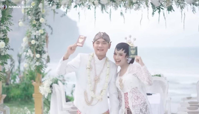 Tri Suaka menikah dengan Nabila Maharani di Pantai Parangtritis. Foto: istimewa