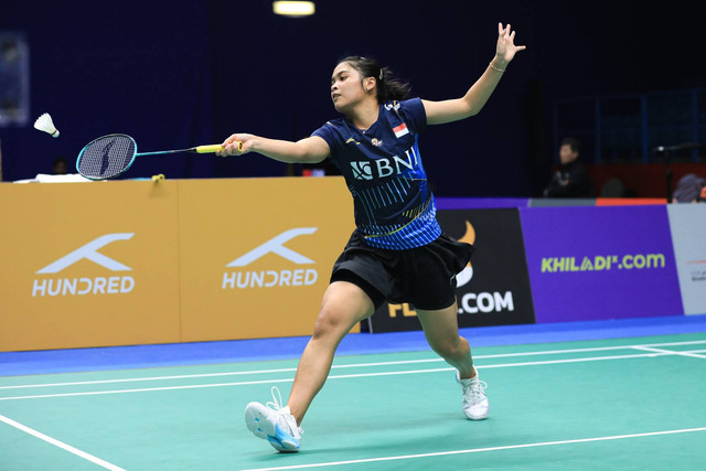 Gregoria Tunjung saat melawan wakil Taiwan, Pai Yu Po, di babak 32 besar Kejuaraan Bulu Tangkis Asia 2023 di Sheikh Rashid Bin Hamdan Indoor Hall, Al Nasr Club, Dubai, Uni Emirat Arab. Foto: PBSI