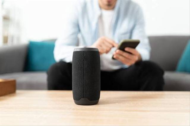 Ilustrasi cara memperbaiki speaker bluetooth yang tidak bisa di-charger. Foto: unsplash.com. 
