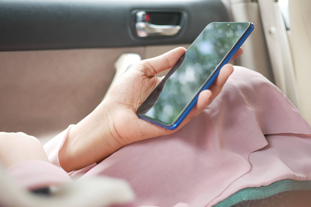 Cara Daftar Livin' by Mandiri untuk Nasabah Lama dan Baru. Foto: Unsplash/Towfiqu barbhuiya