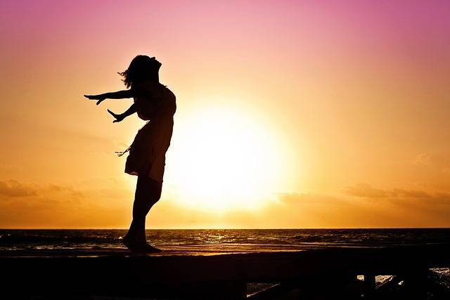 Ilustrasi cara bahagia tanpa bergantung pada orang lain. Foto: Pixabay