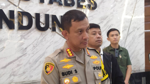 Kapolrestabes Bandung, Kombes Budi Sartono menyampaikan keterangan terkait status hukum WN Australia pada Sabtu (29/4/2023). Foto: Rachmadi Rasyad/kumparan