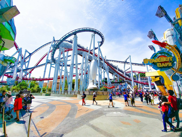 Ilustrasi Wahana Saloka Theme Park , sumber foto (Ian Romie Ona) by unsplash.com
