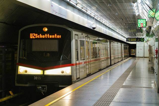 Ilustrasi jadwal KRL Sudimara 2023, sumber foto: Ramon Perucho/Pexels.com