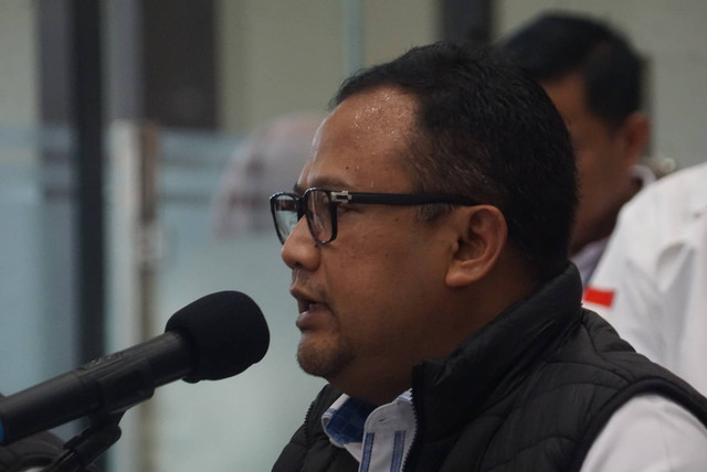 Direktur Tindak Pidana Siber Bareskrim Polri, Brigjen Adi Vivid Agustiadi Bachtiar menyampaikan rilis peneliti BRIN, APH pada kasus Tindak Pidana Ujaran Kebencian Terhadap Individu/Kelompok berdasarkan Sara di Bareskrim Polri, Jakarta, Senin (1/5). Foto: Iqbal Firdaus/kumparan