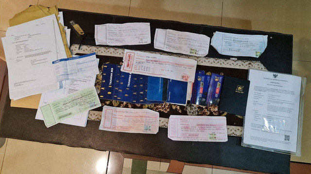 Kuitansi bernilai puluhan hingga ratusan juta di rumah AKBP Achiruddin yang ditemukan Ditreskrimum Polda Sumut saat penggeledahan terkait gratifikasi. Foto: Polda Sumut